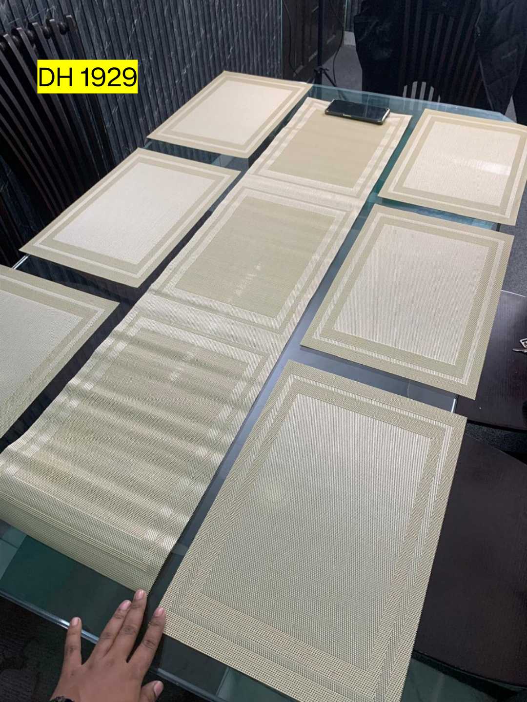 7Pcs Placemats Set with Runner for Dining Table